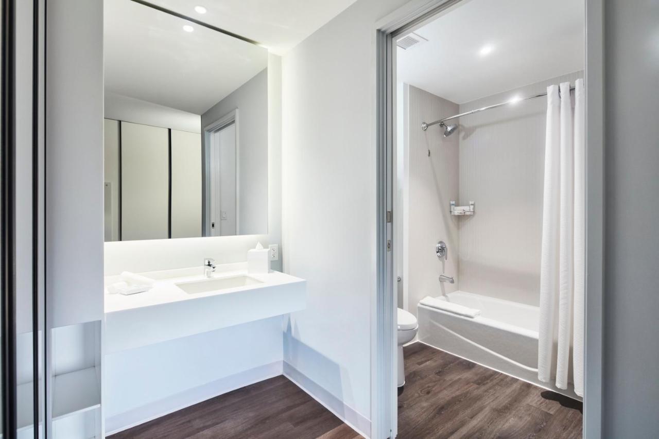 Chambre Lit King-Size avec Vue (Entrée Anticipée au Parc Incluse)
