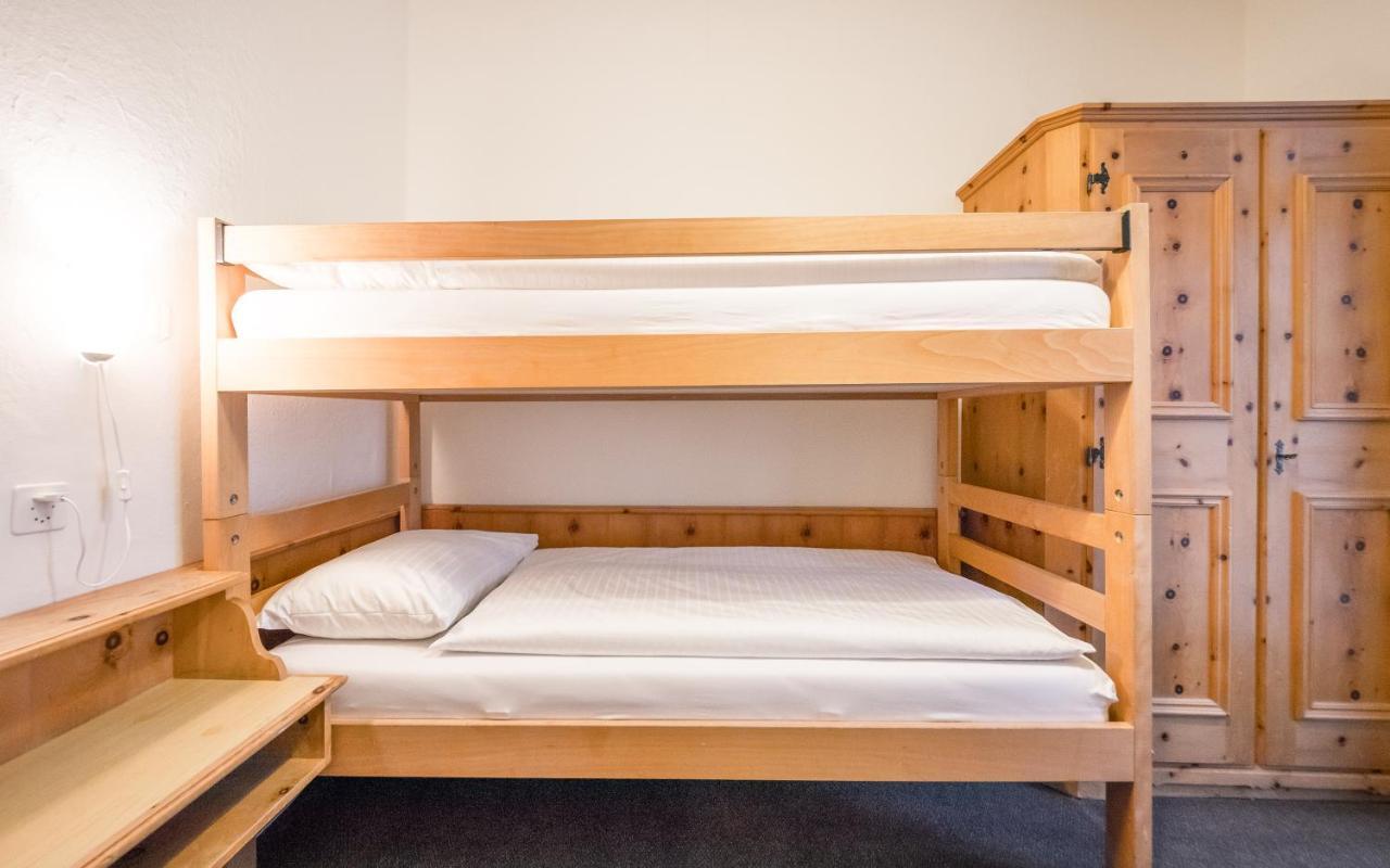 Zweibettzimmer mit Dusche