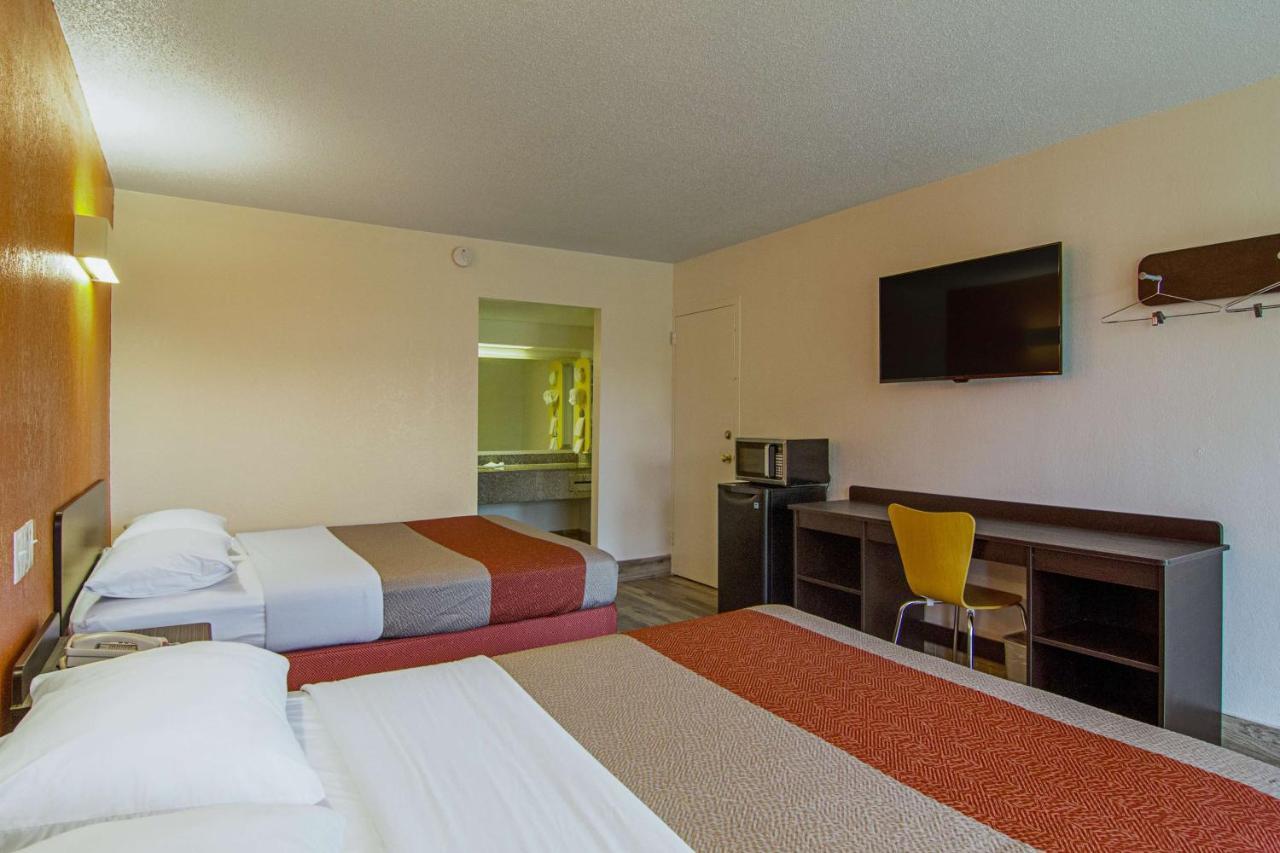 Queen Room with Two Queen Beds - Disability Access - Roll In Shower