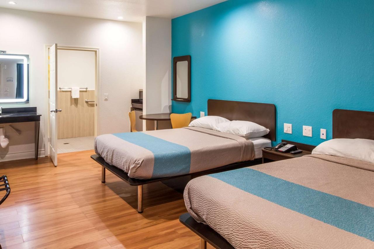 Queen Room with Two Queen Beds - Disability Access - Roll In Shower