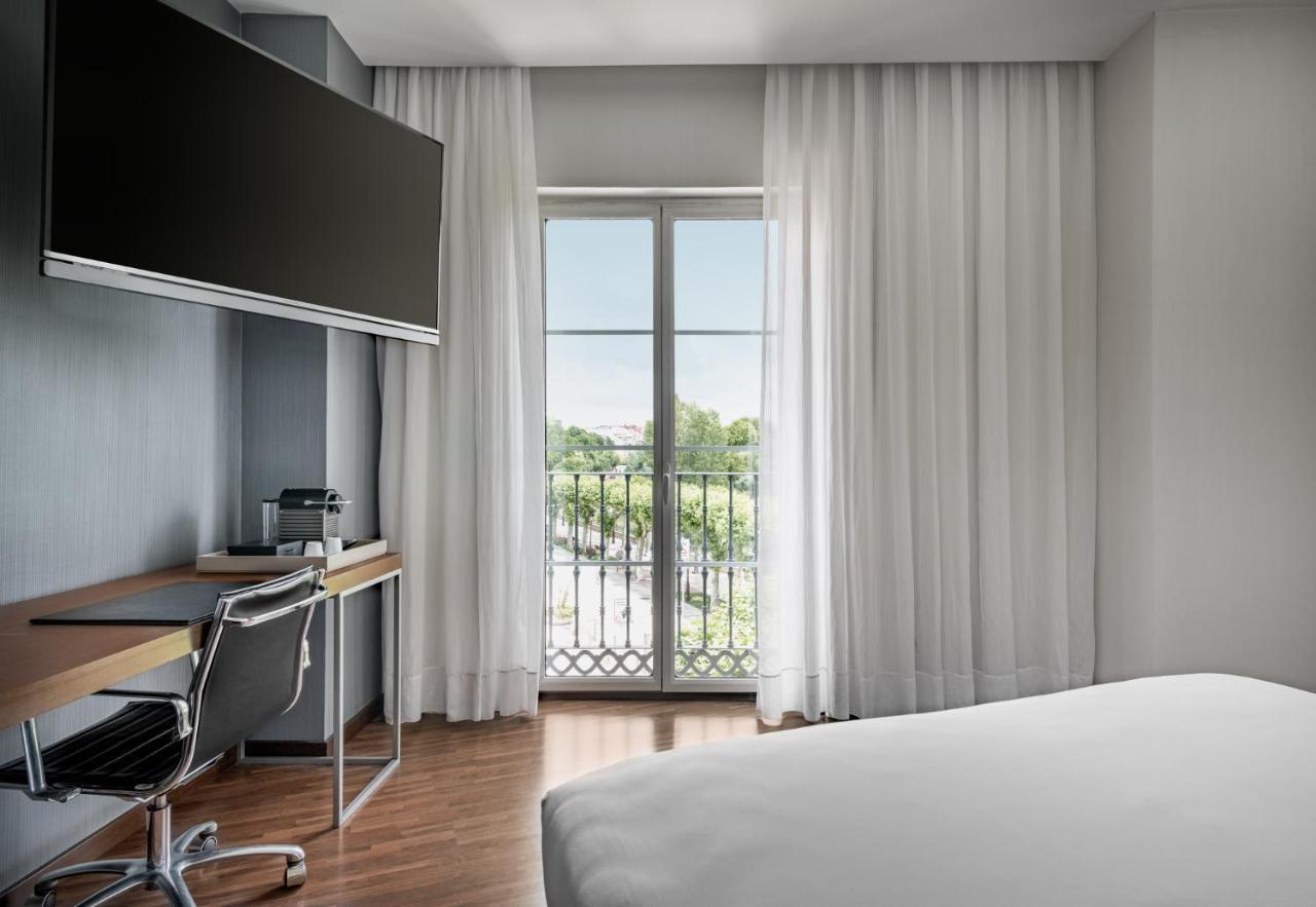 Habitación Estándar Plus con cama extragrande y vistas a la ciudad