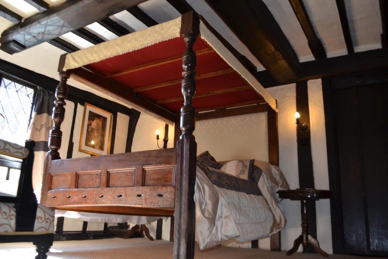 Four-Poster Bedroom