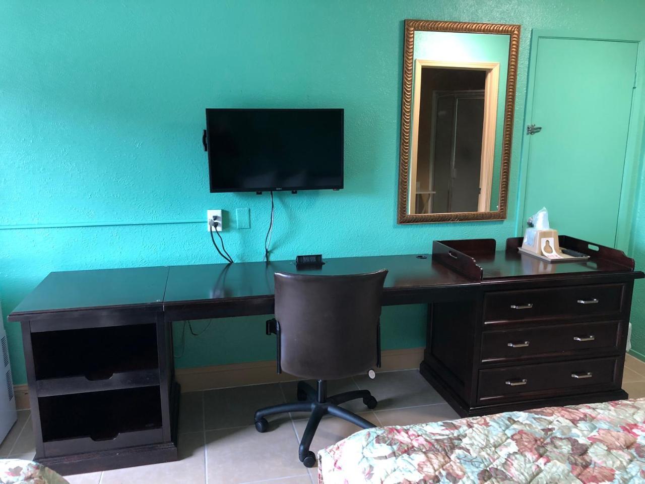 Deluxe Room with Two Double Beds - Non-Smoking