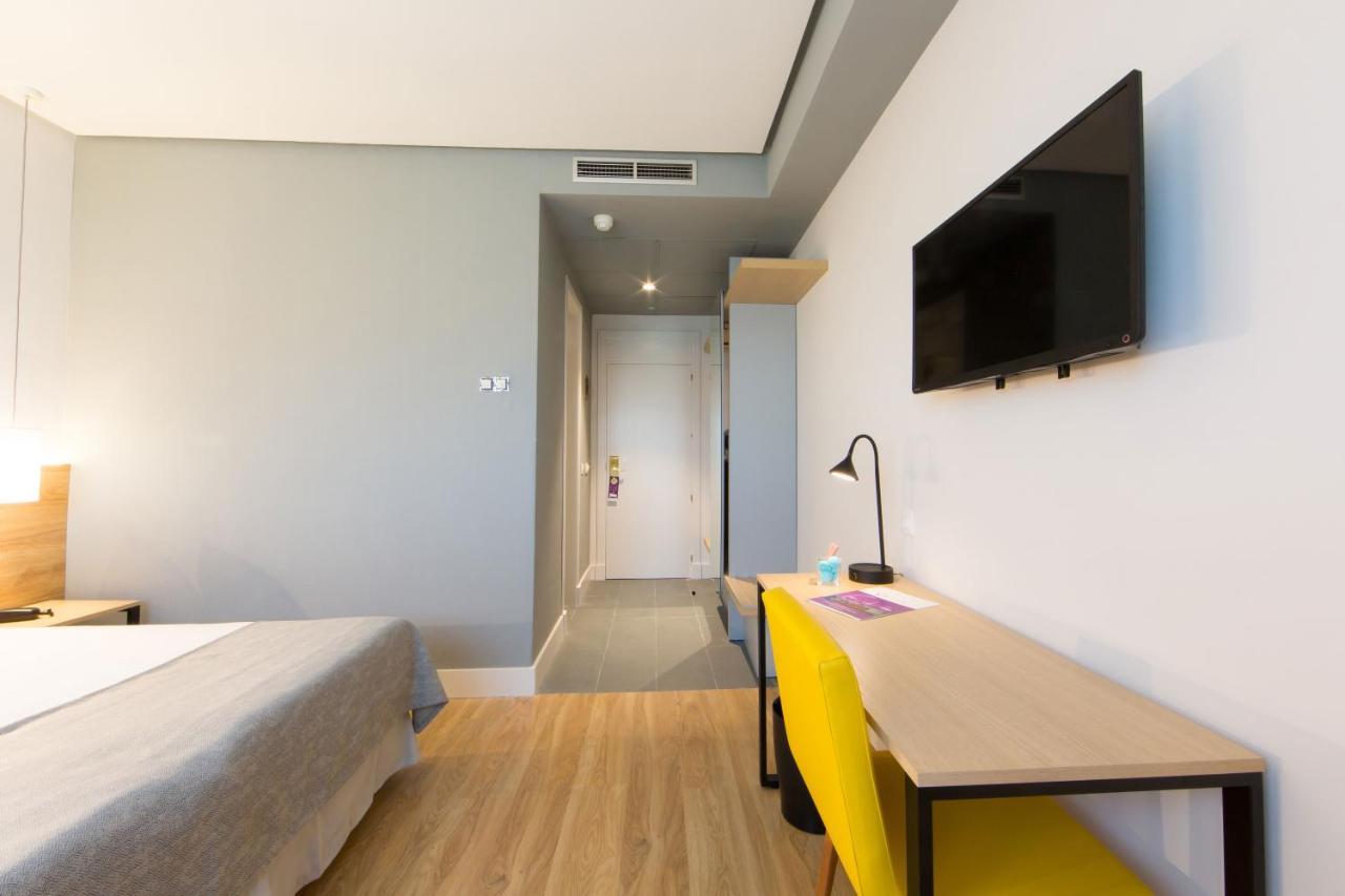 Twin Room,1479784715:JPEG