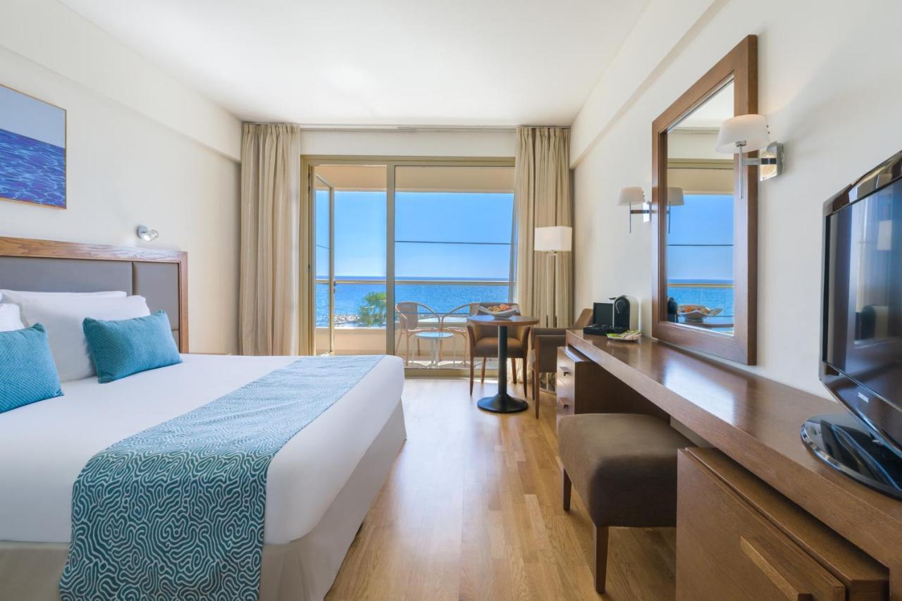 Doppelzimmer mit Pool- und Meerblick