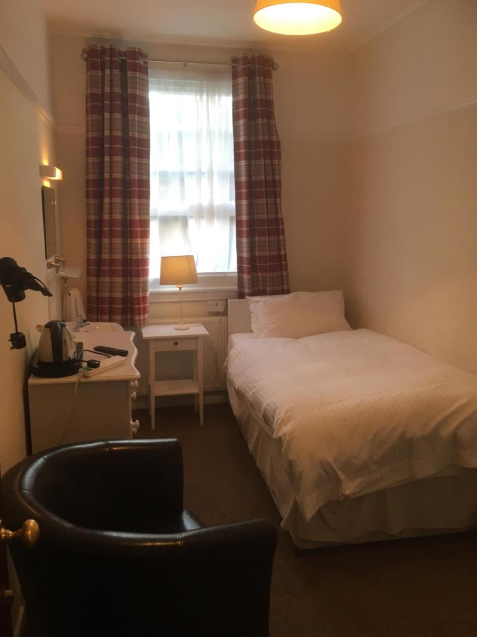 Single Room with Private External Bathroom,737808451:JPEG