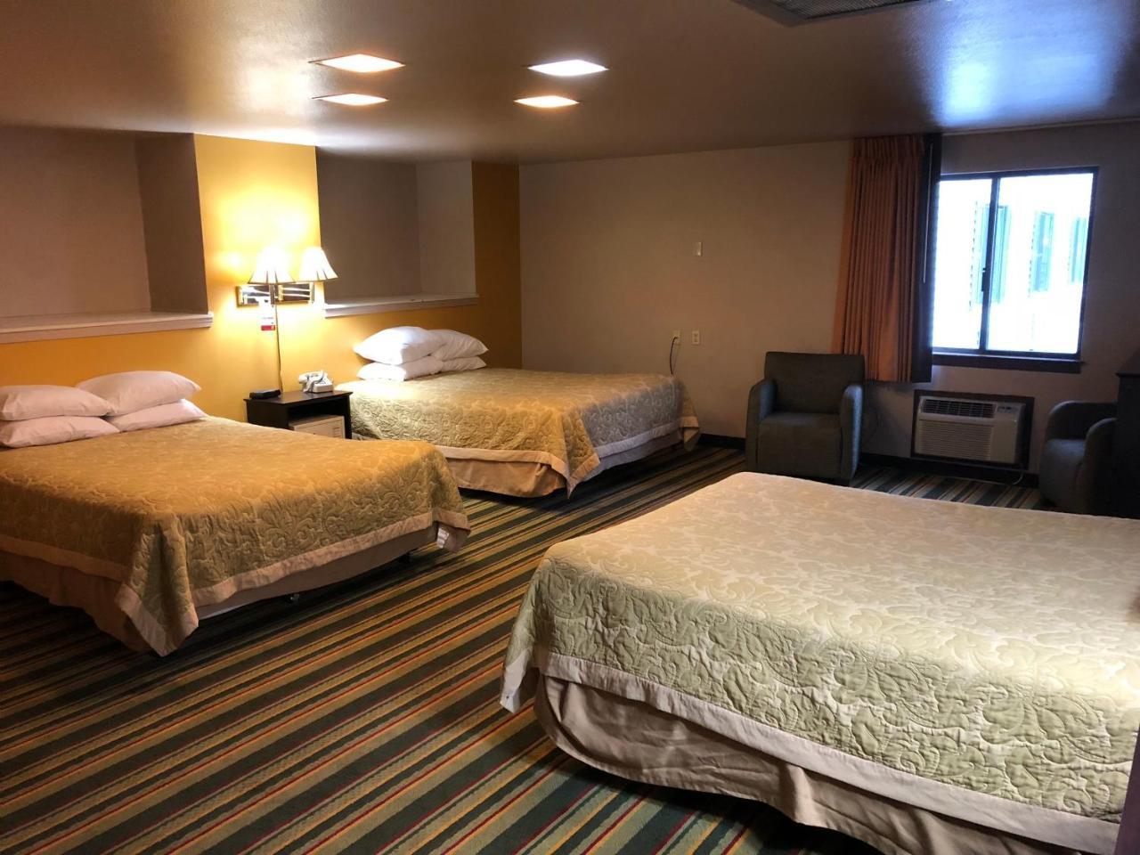 Studio Suite with 3 Queen Beds, Non-Smoking