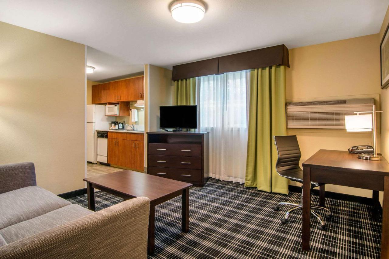 Efficiency King Suite - Non-Smoking