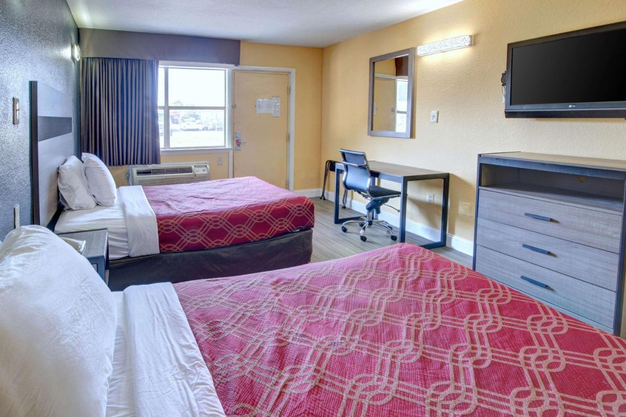 Double Room with Two Double Beds - Smoking