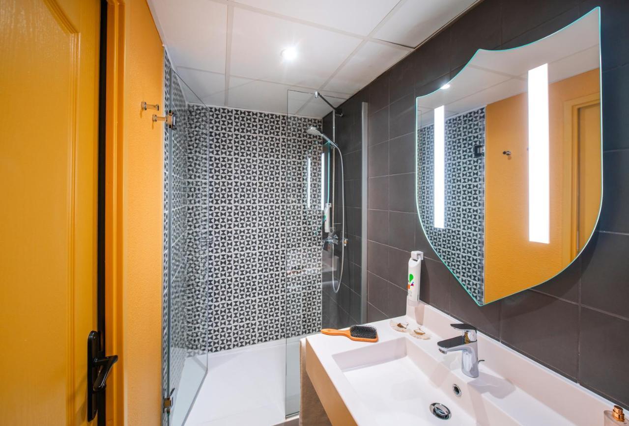 Chambre Standard avec 1 Lit Double et 2 Canapés-Lits