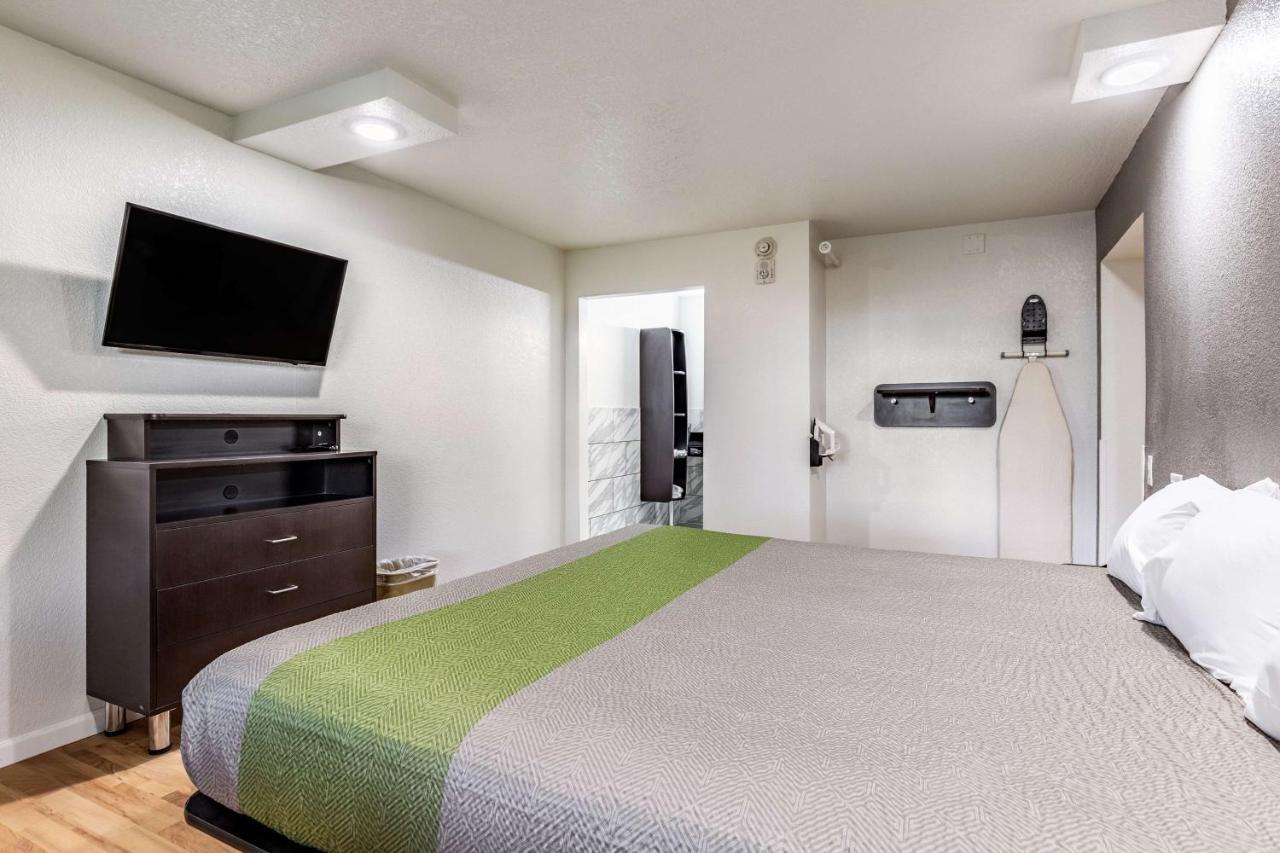 King Room - Non-Smoking