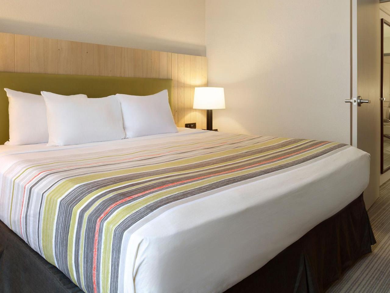 Junior Suite with King Bed - Non-Smoking