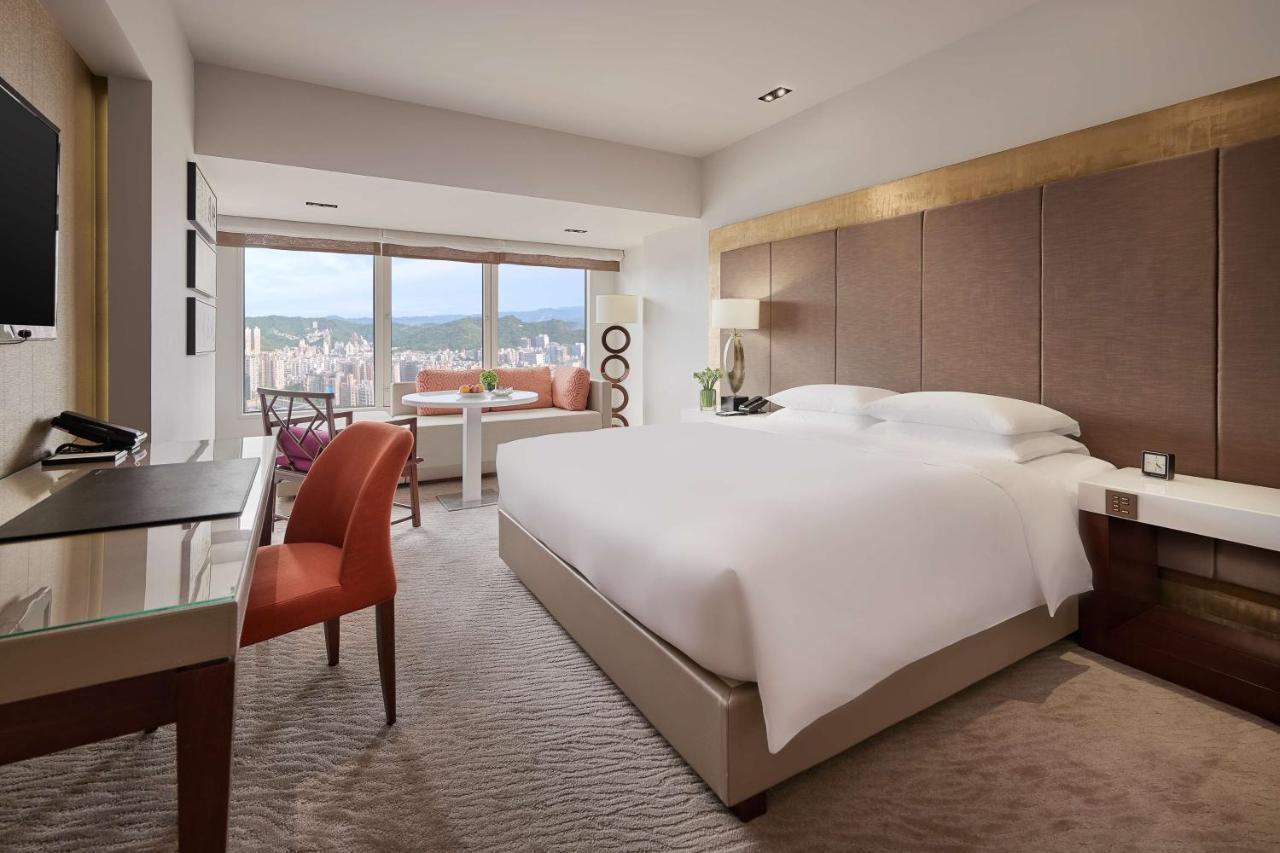 Deluxe King Room - Club Access
