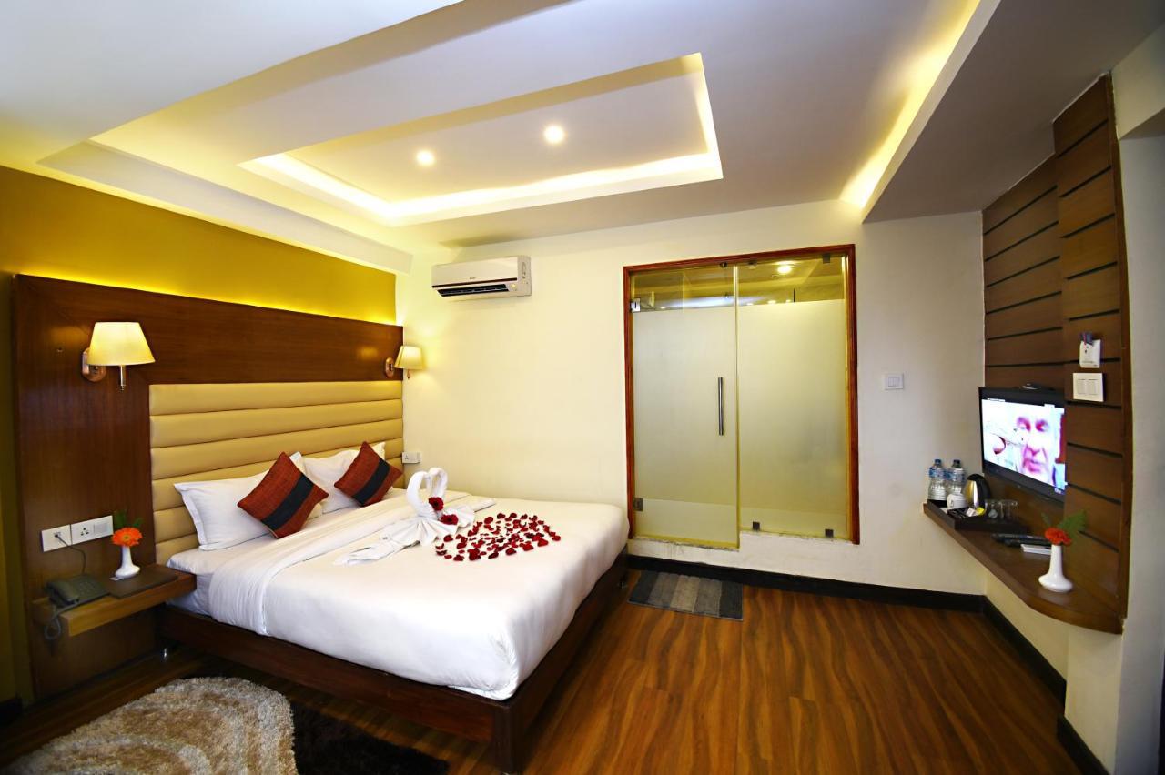 Deluxe Double Room - Complimentary Airport Pick up or Drop,749732663:JPEG