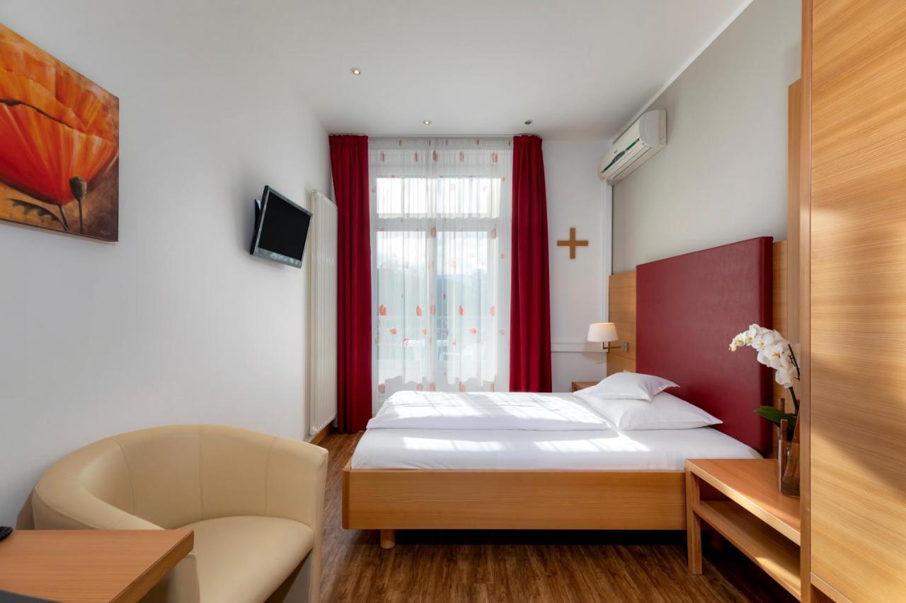 Einzelzimmer mit Balkon