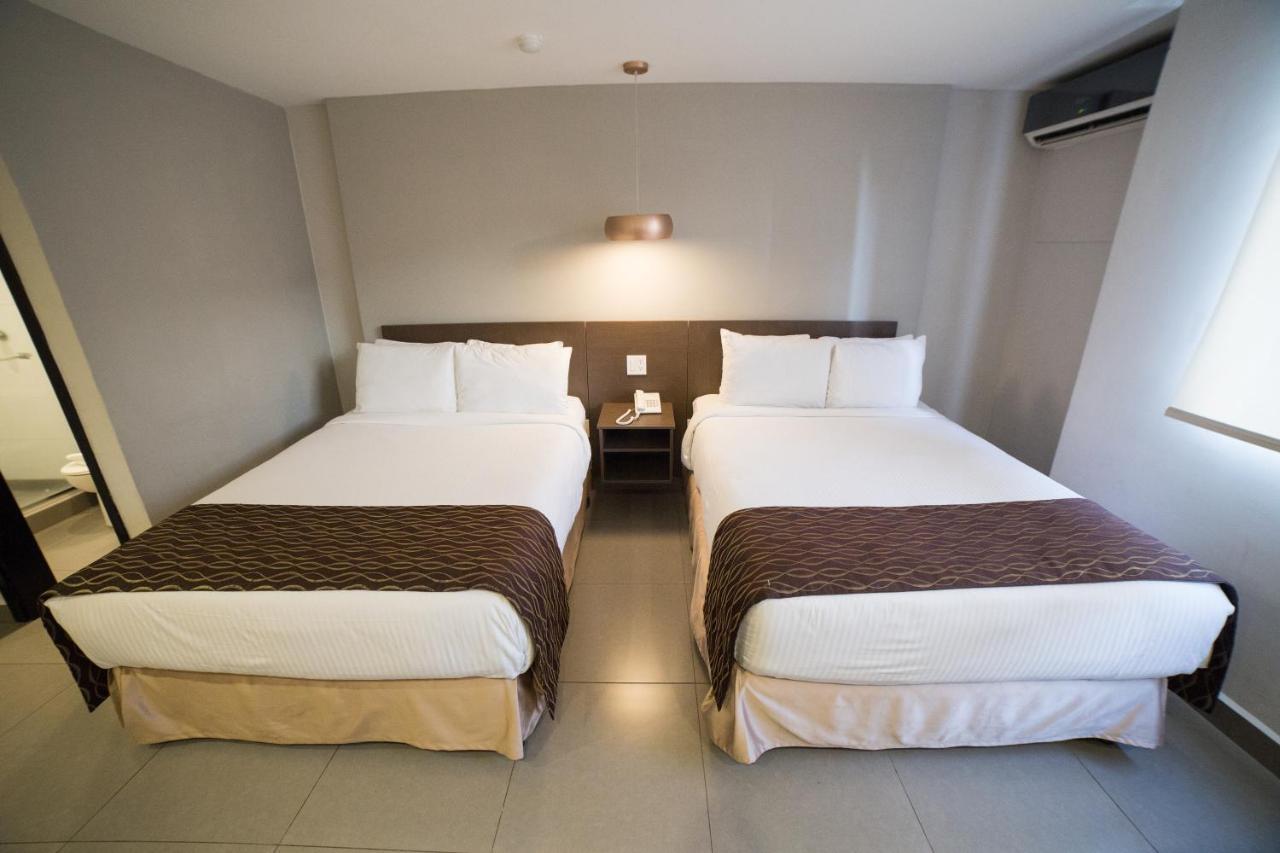 Quarto Duplo com 2 Camas de Casal