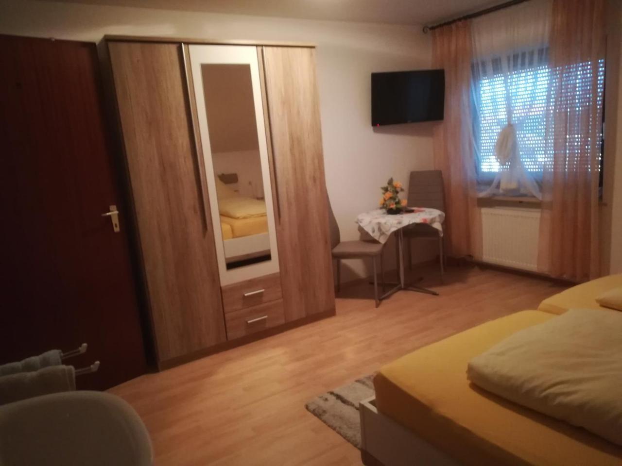 Doppelzimmer mit Gartenblick