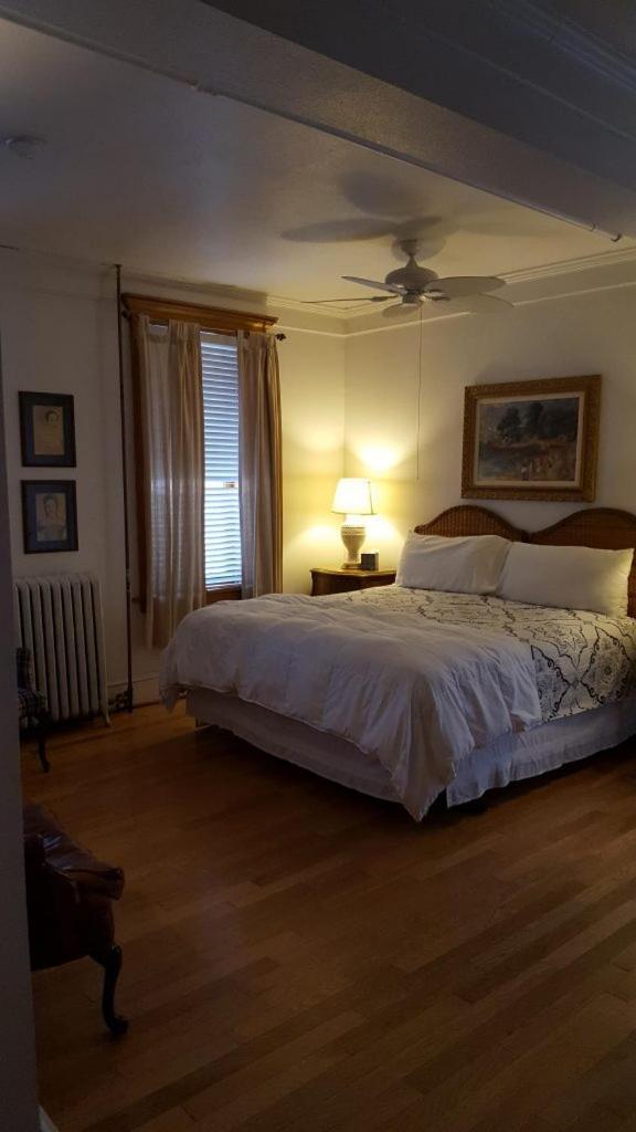 Deluxe King Room - Fireplace