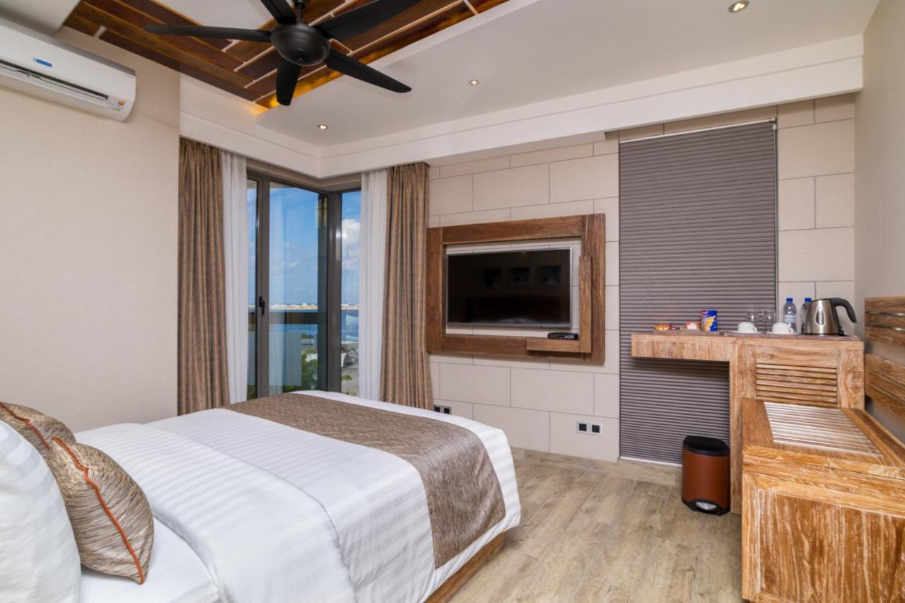 Deluxe Doppelzimmer mit Meerblick und Balkon - kostenloser Transfer vom/zum Flughafen