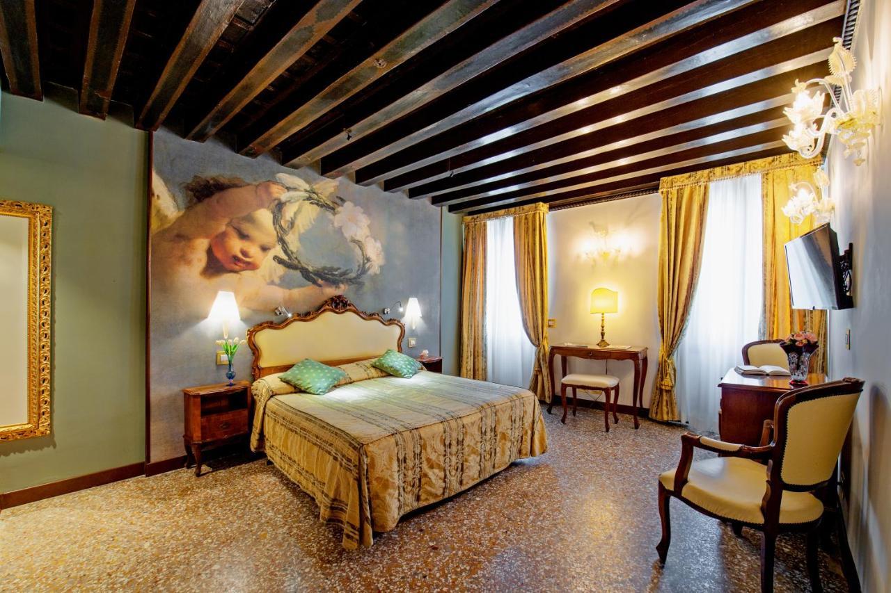 Deluxe Doppelzimmer mit Blick auf den Platz