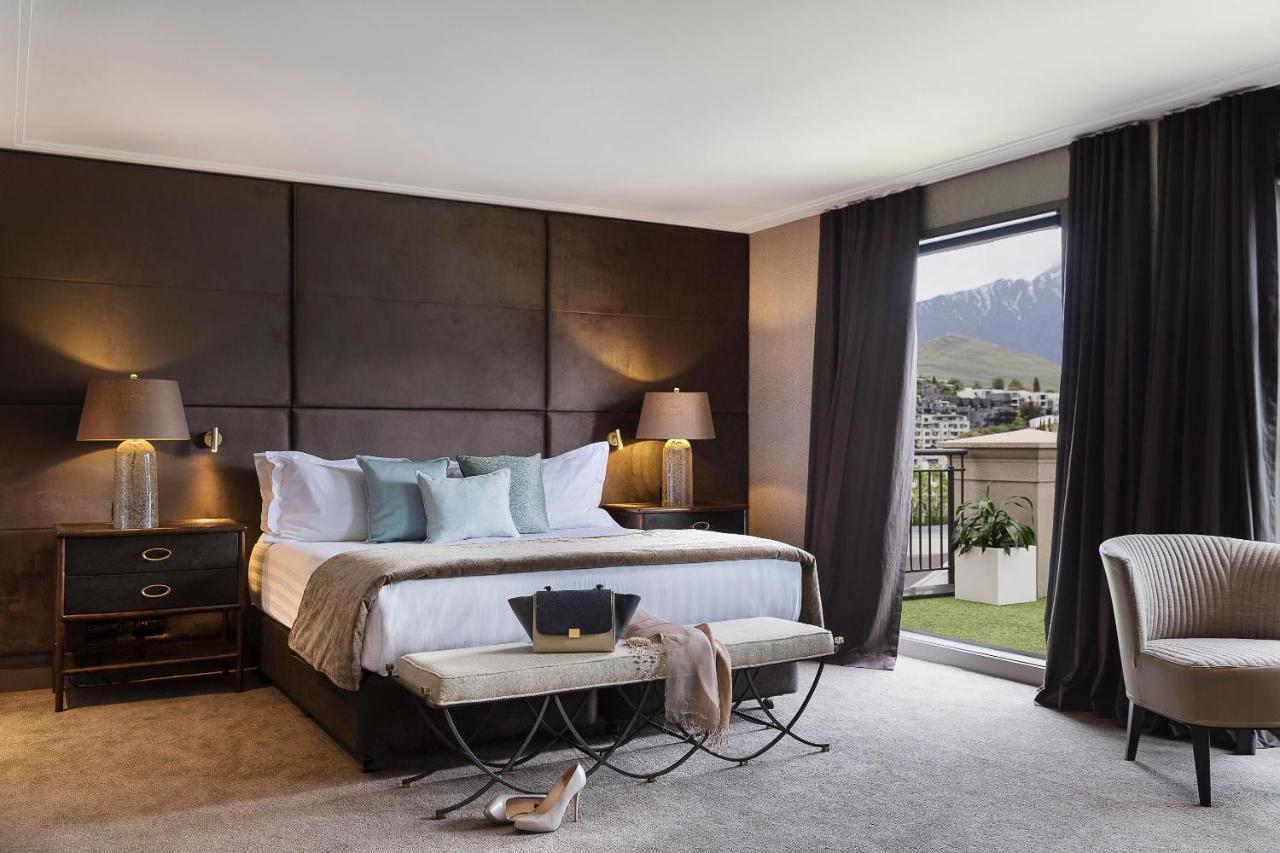 PENTHOUSE No 10, 1 King Bed, Lake View, Private Theatre & Outdoor Hot Tub