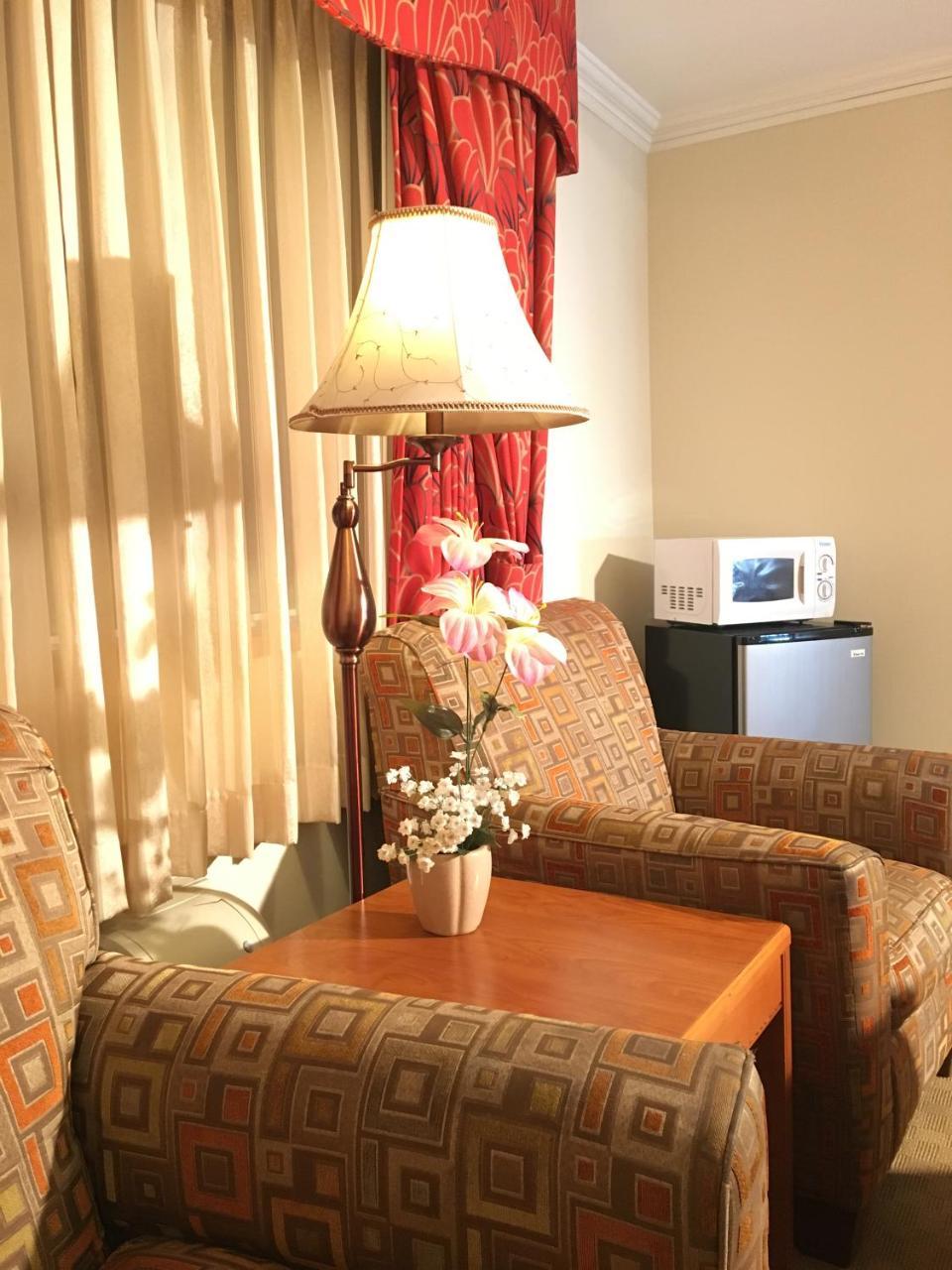 Deluxe Queen Room with Two Queen Beds - Non-Smoking