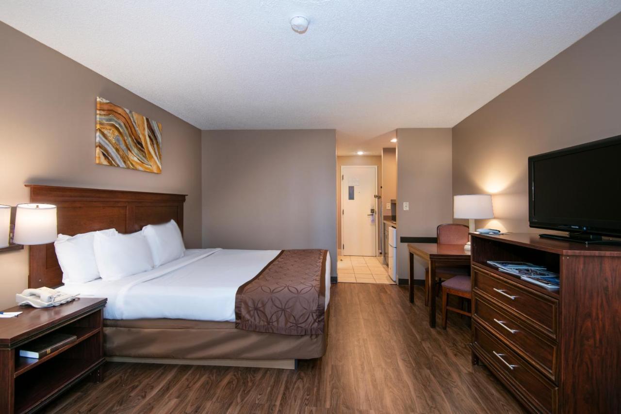 Queen Suite with Kitchenette