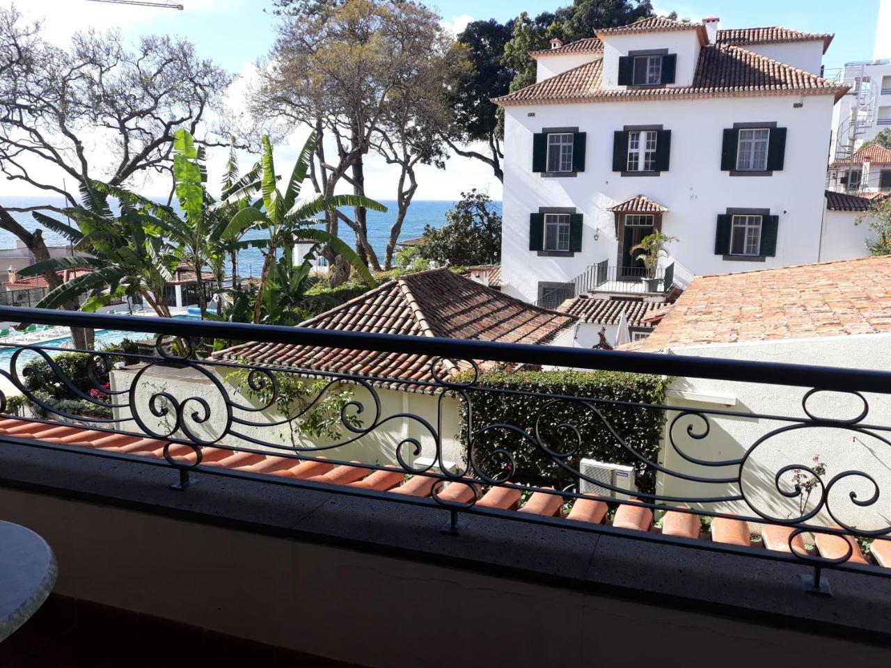 Camera Superior Matrimoniale/Doppia con Letti Singoli con Balcone e Vista Mare Laterale