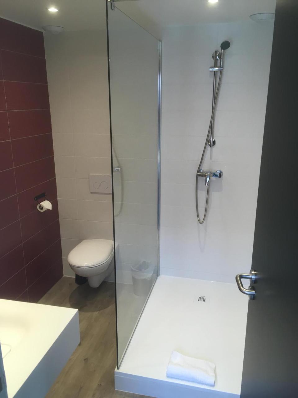 Doppel- oder Zweibettzimmer
