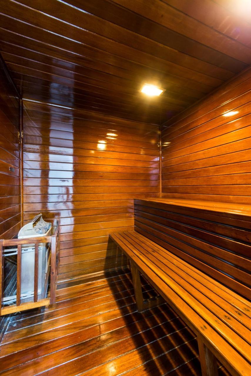 Family Room with Sauna,766526191:JPEG