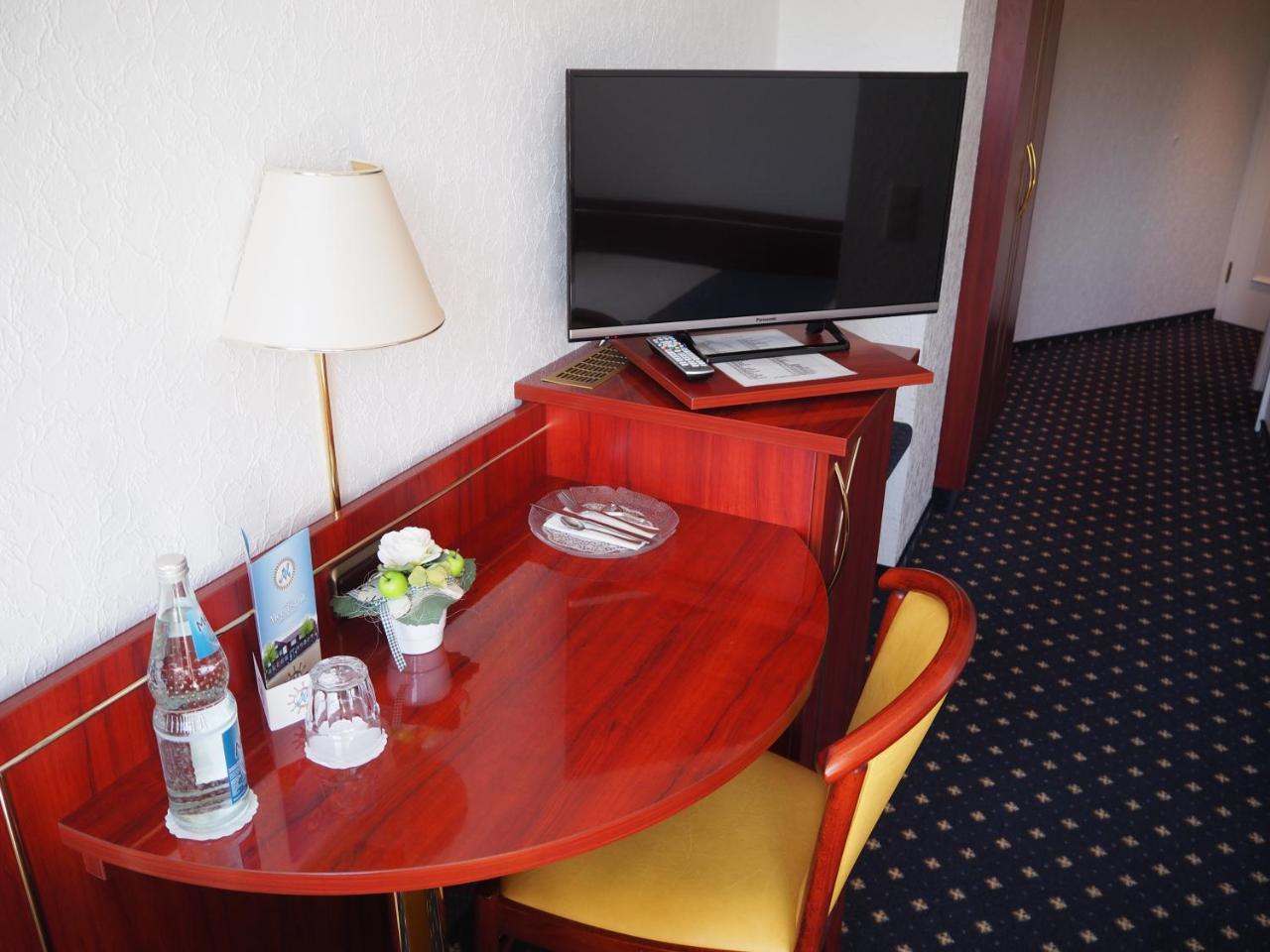 Einzelzimmer mit Balkon