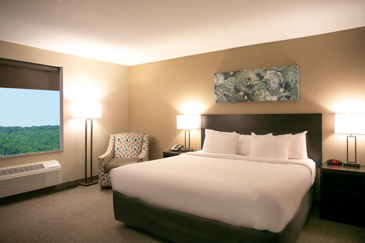 Deluxe King Suite,651474909:JPEG