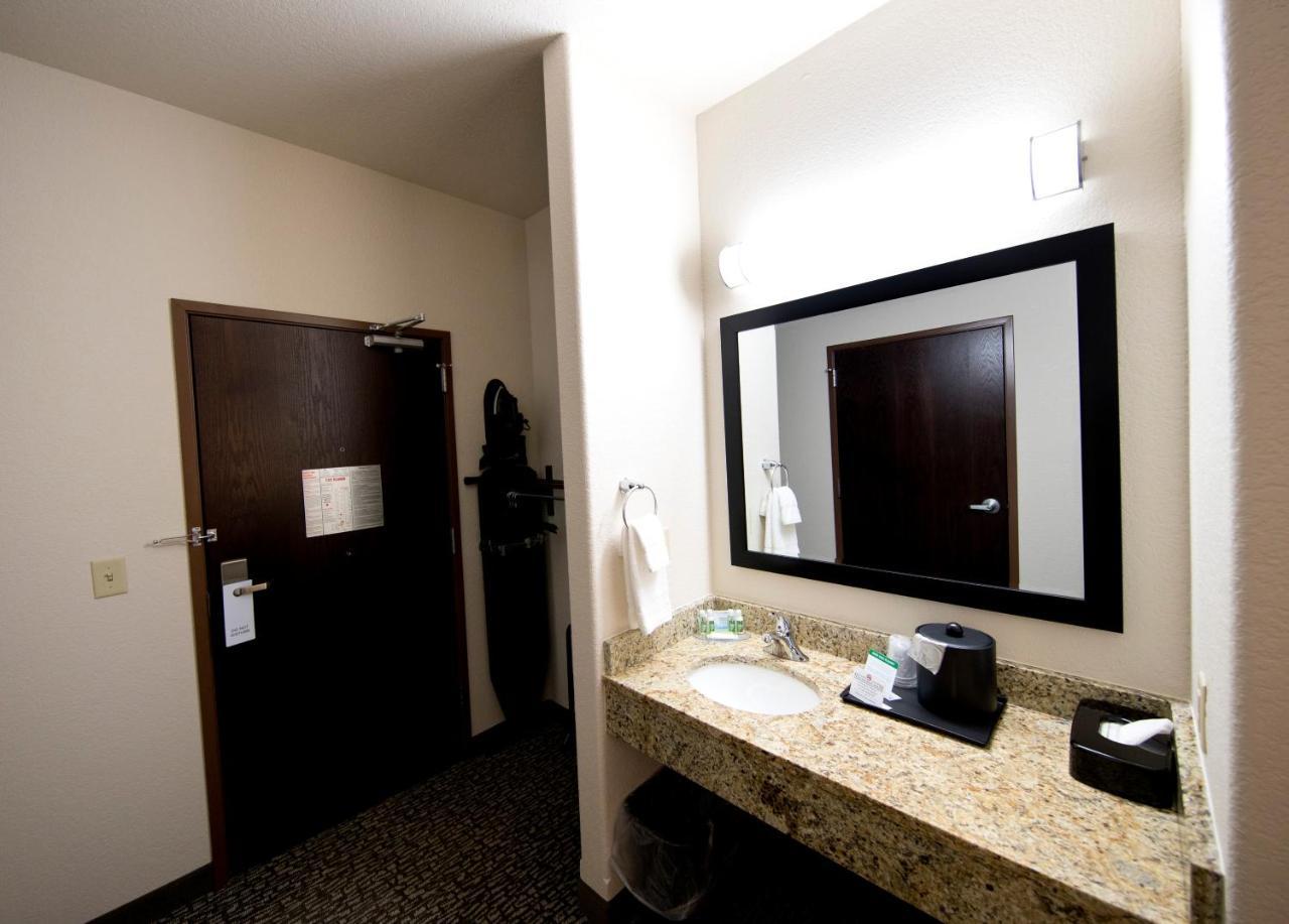 Queen Room - Disability Access