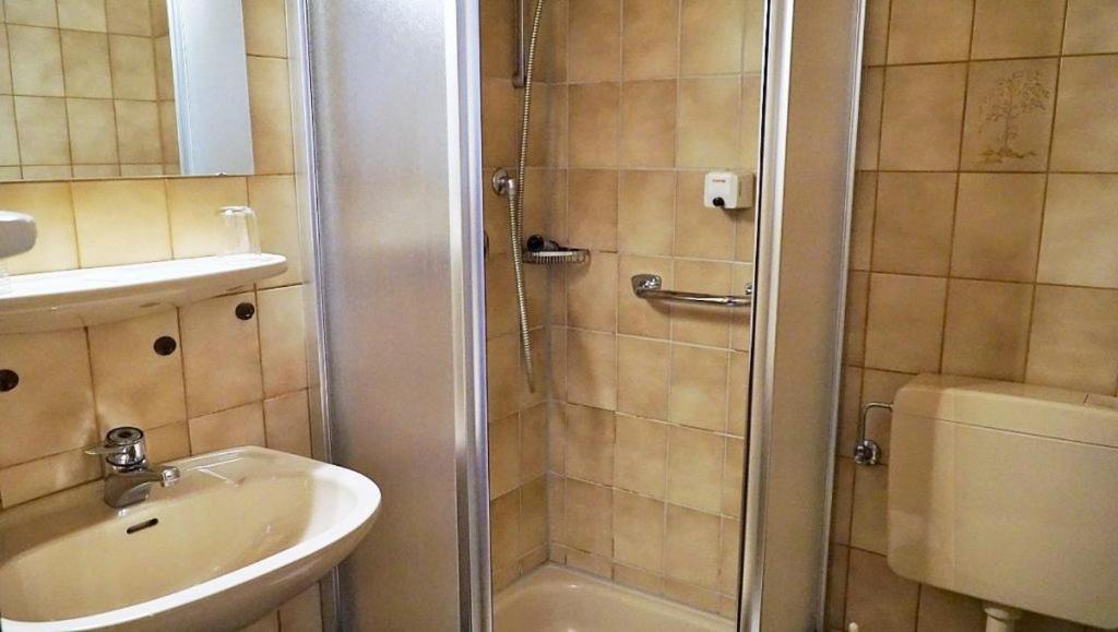 Einzelzimmer mit Dusche