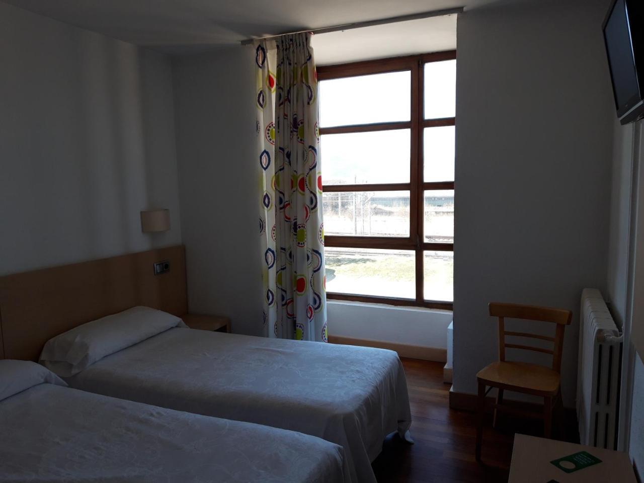 Standard Single Room,1076148385:JPEG