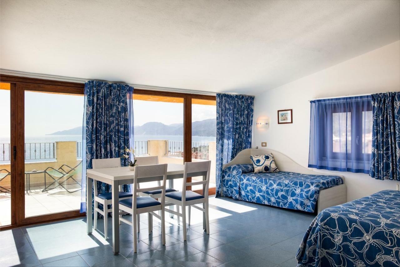 Camera Familiare con Vista Mare