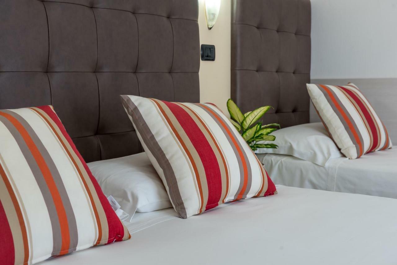 Camera Tripla Comfort con Vista Mare