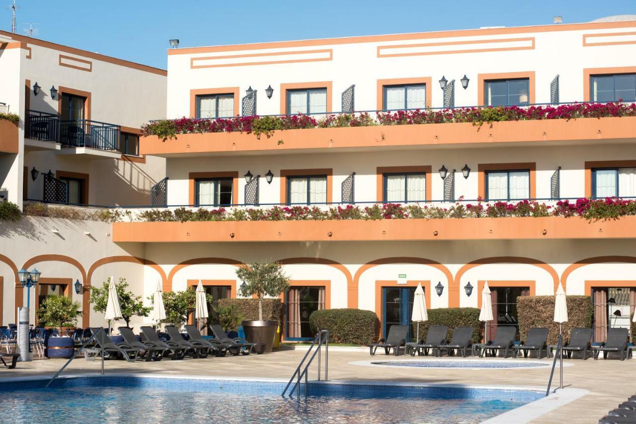 Quarto Twin com Vista Piscina