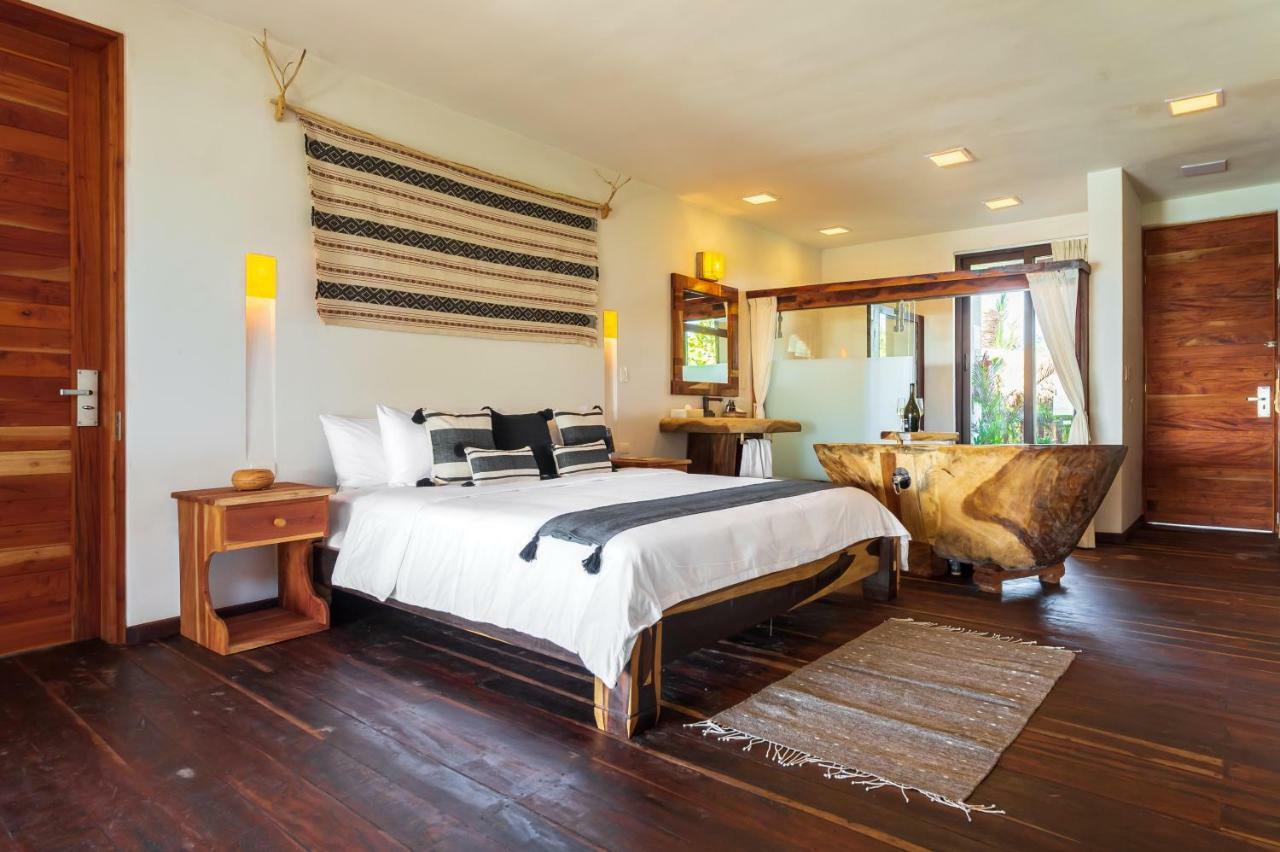 Quarto com Cama King-size e Vista da Selva no 1º Andar