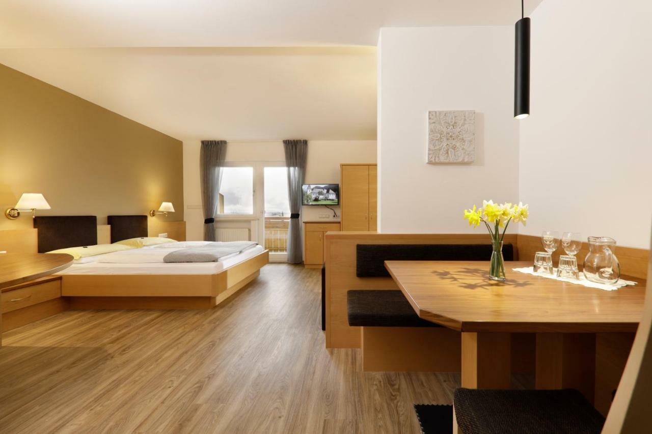 Doppelzimmer mit Poolblick