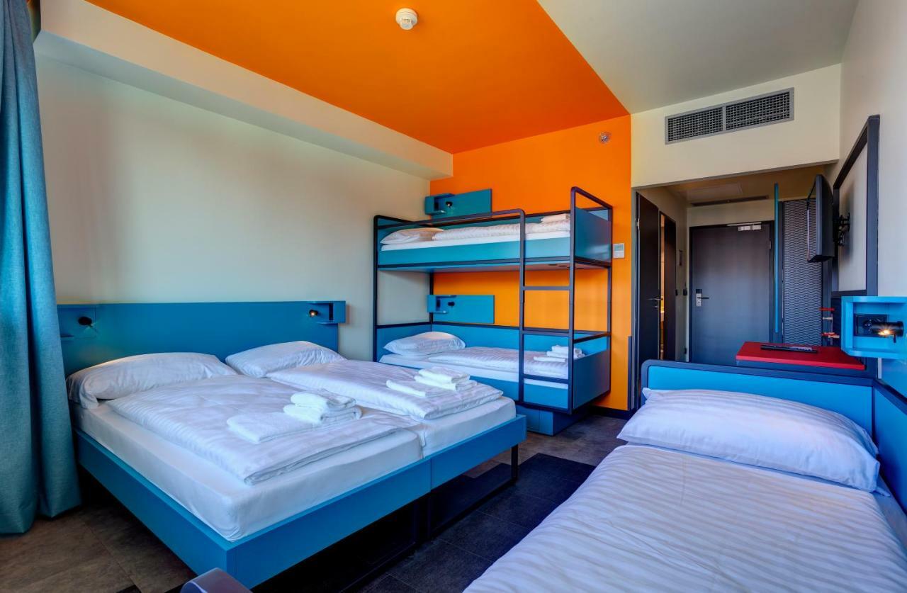 5-Bed Room