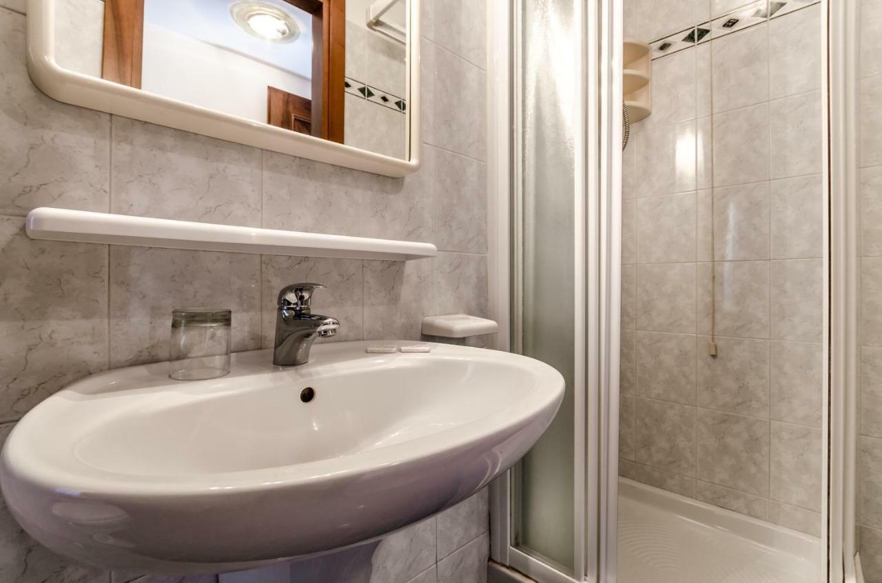 Double Room with Shared Bathroom - Separate Building,784157949:JPEG