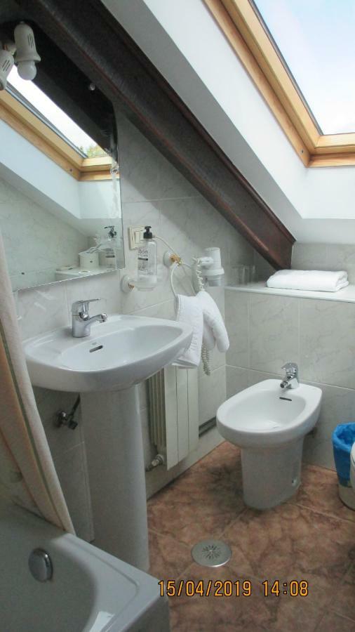 Habitación Individual con baño privado y aparcamiento