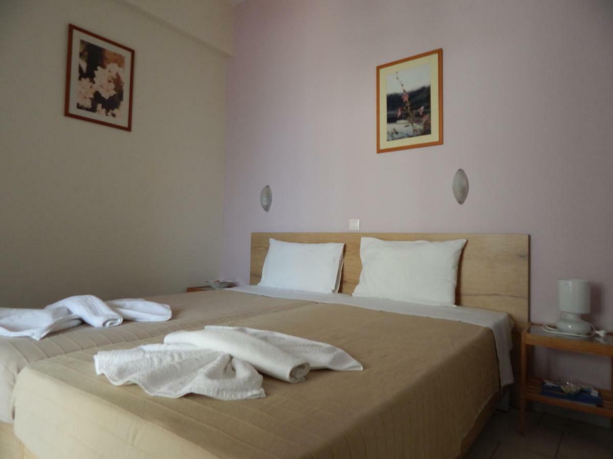Großes Doppel-/Zweibettzimmer