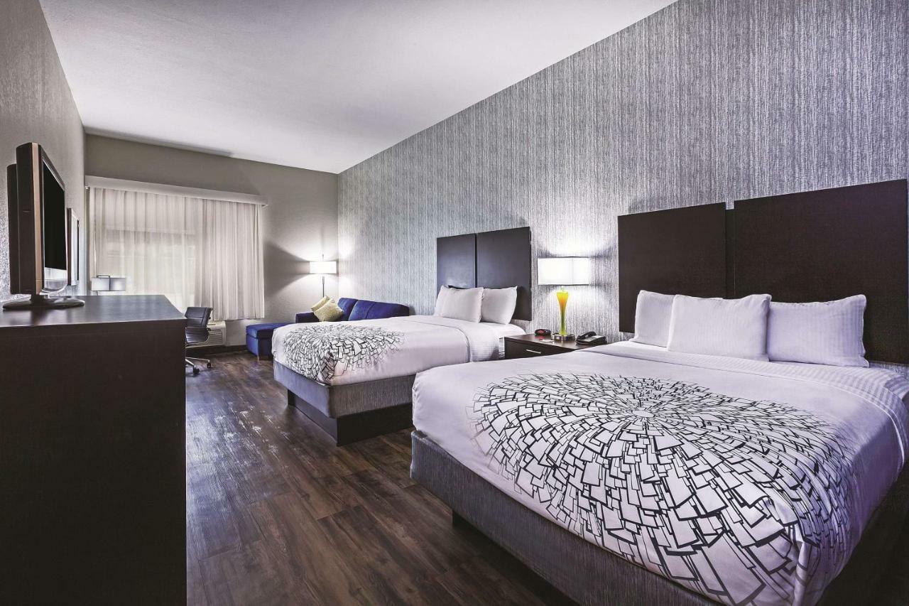 Queen Suite with Two Queen Beds and Limited View - Non-Smoking