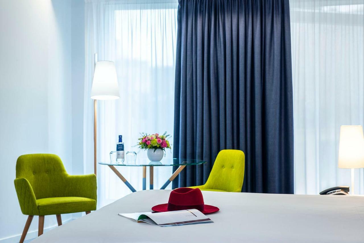 Chambre Chic Urbaine Accessible aux Personnes à Mobilité Réduite avec Douche