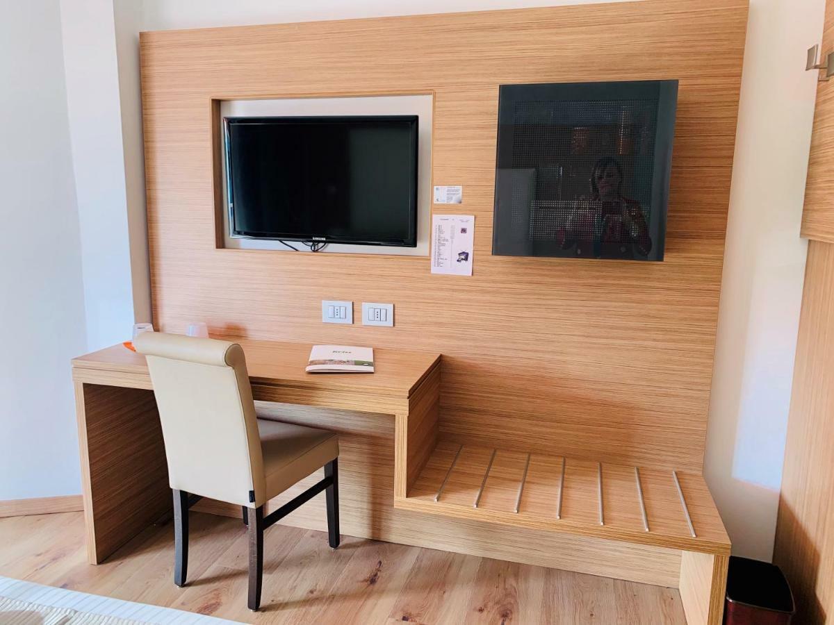 Standard Double Room with Window and Partial Lake View