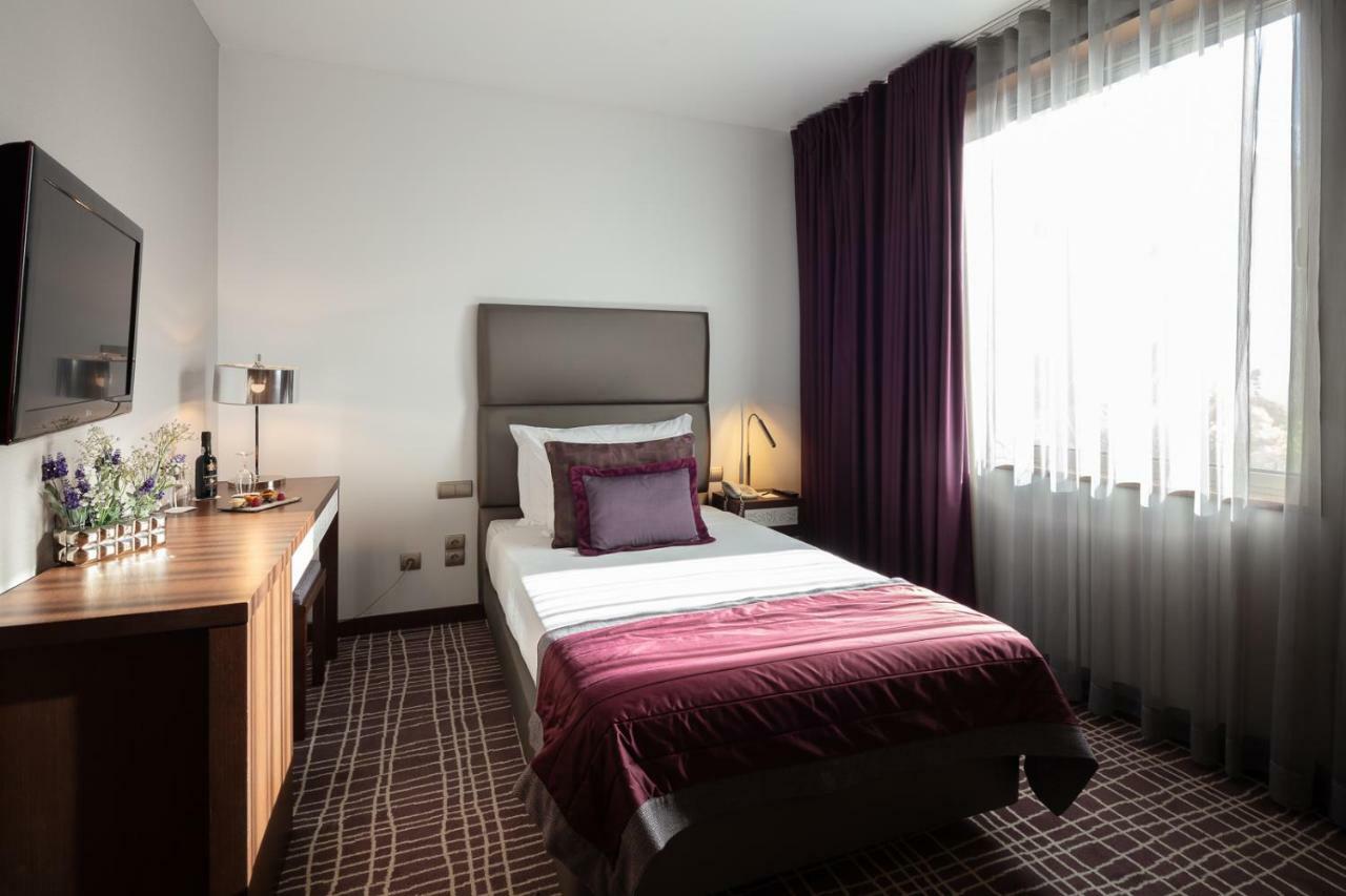 Single Room,353226508:JPEG