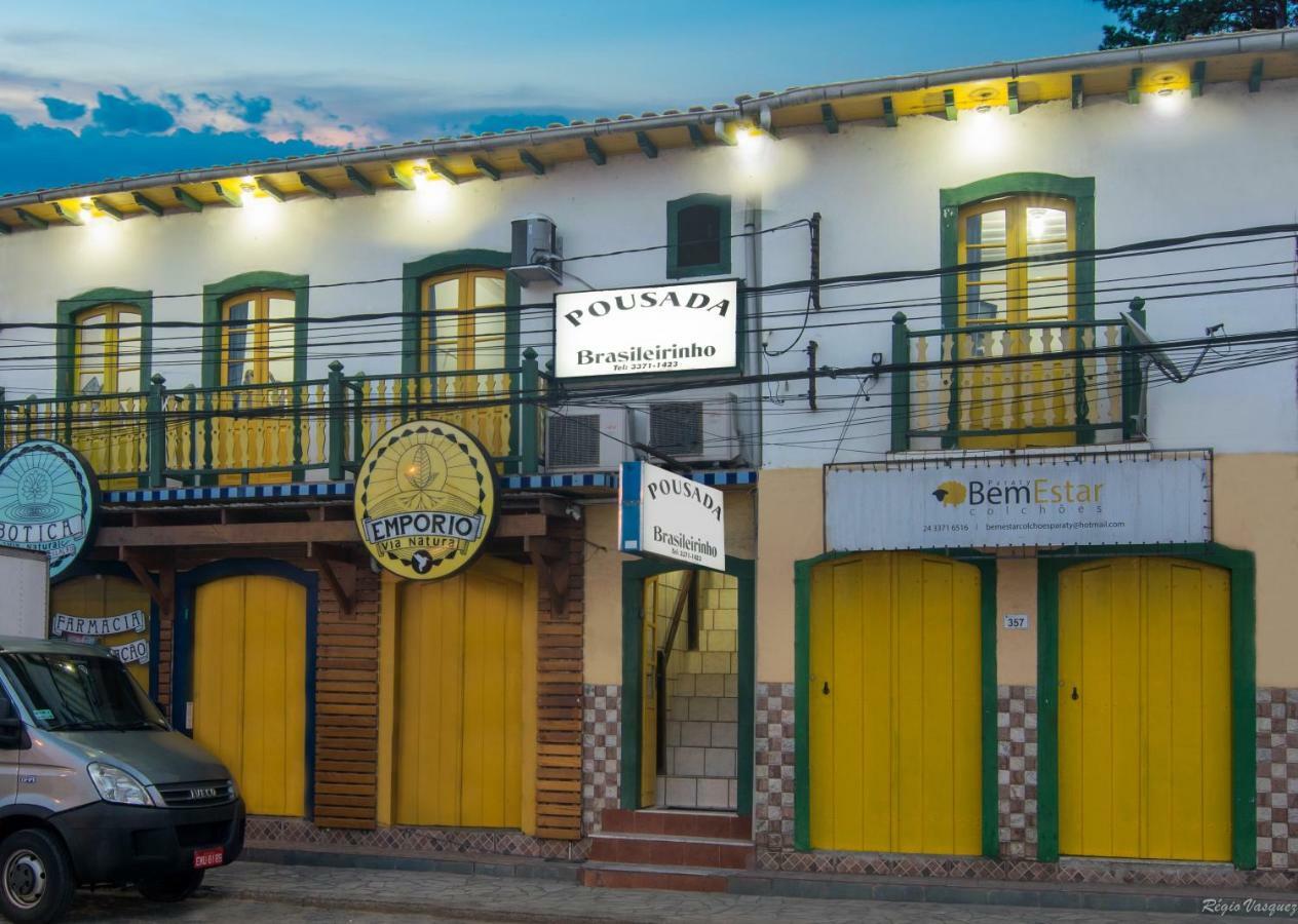 Quarto Econômico com 2 Camas de Solteiro