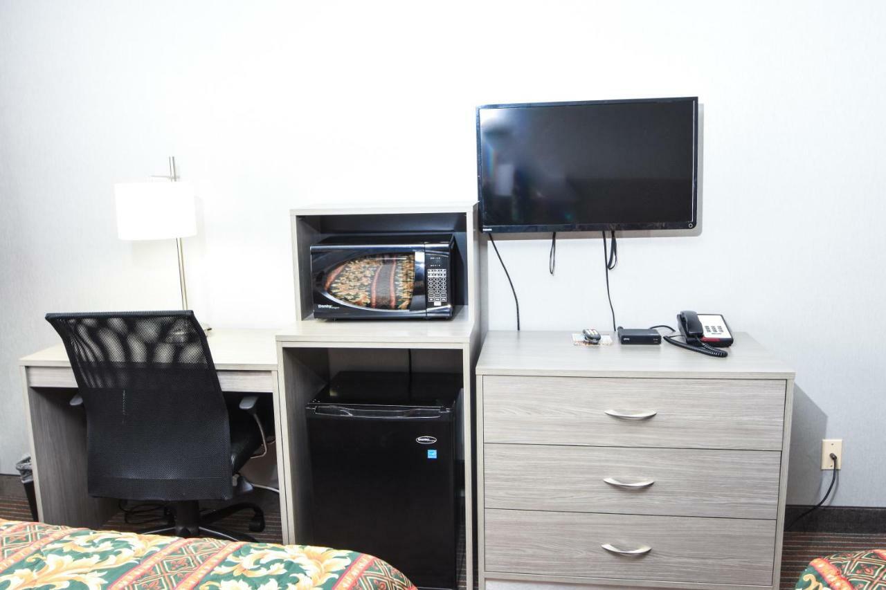 Zimmer mit Kingsize-Bett